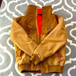 NWOT Patagonia tan bomber jacket.